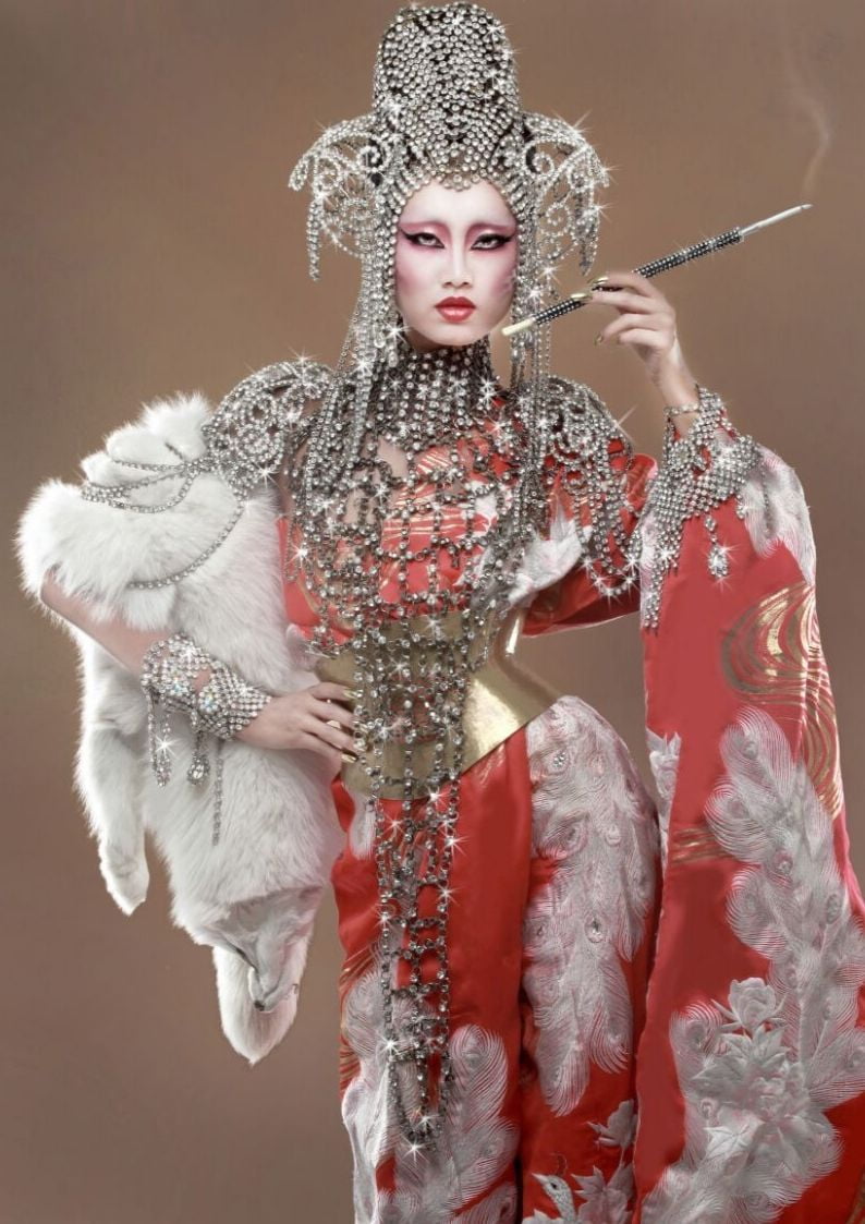 Next level Burlesque entertaiment Feathers and Crystals